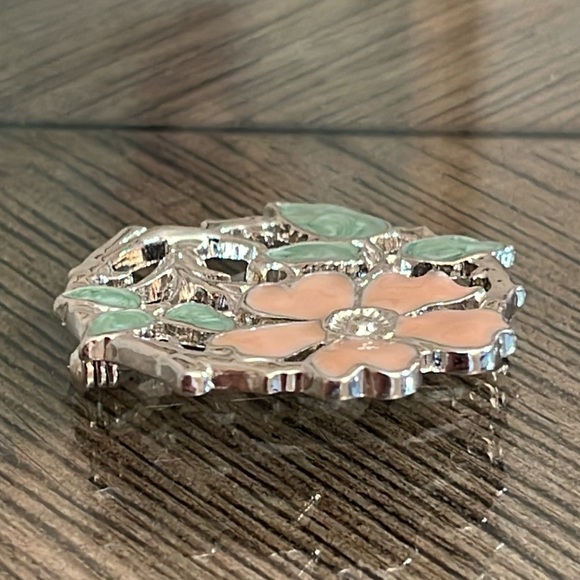 Vintage 1928 Brand Silver-tone & Enamel Floral Pin - Picture 12 of 14